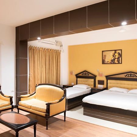 The Vyshakh Hotel Guruvayur Exterior photo