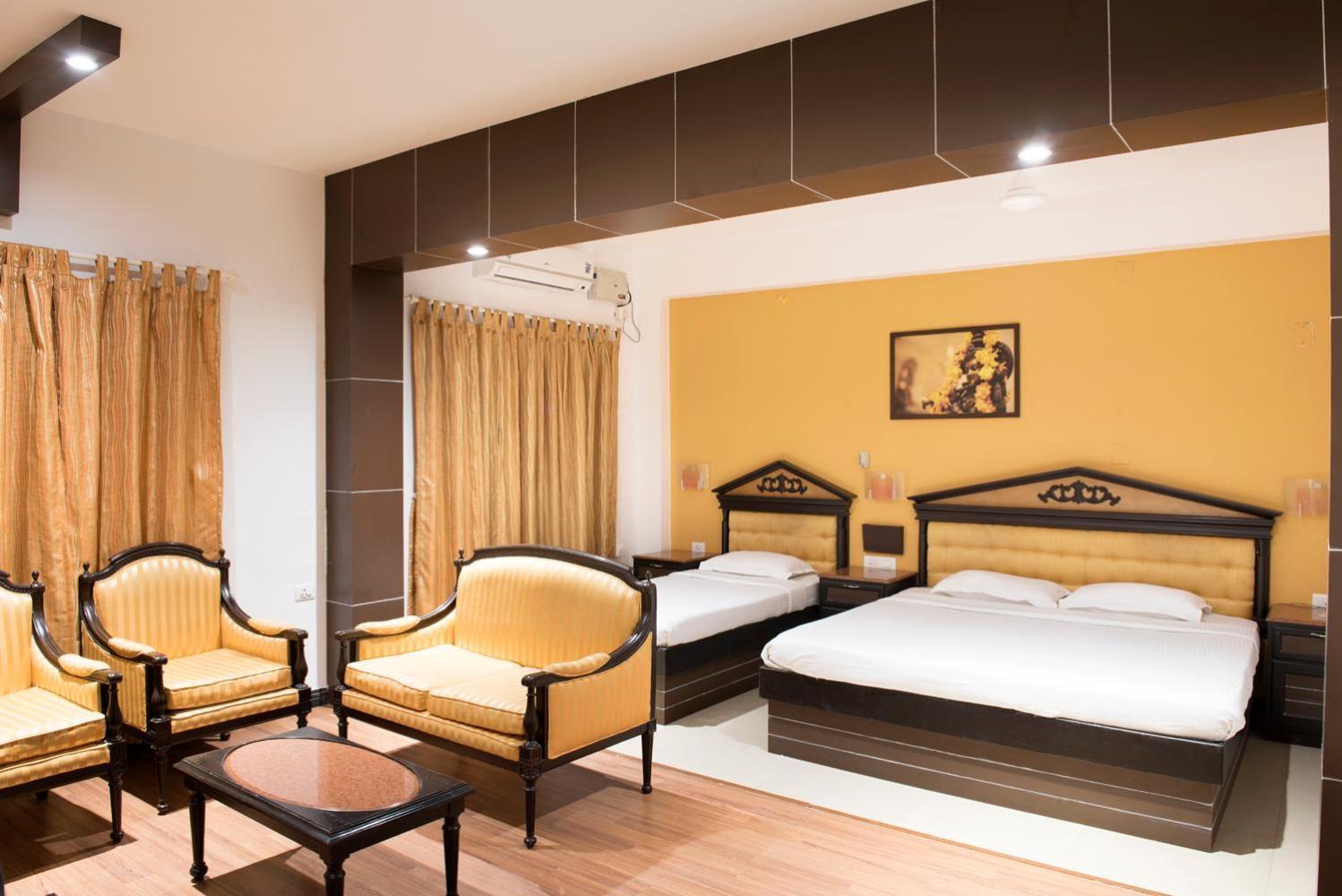 The Vyshakh Hotel Guruvayur Exterior photo