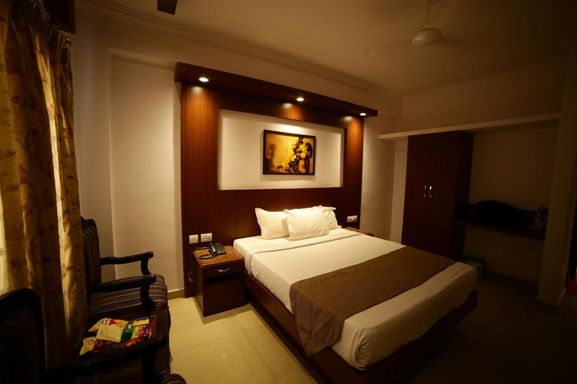 The Vyshakh Hotel Guruvayur Exterior photo