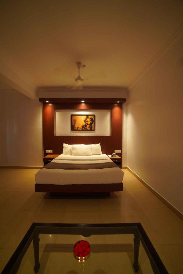 The Vyshakh Hotel Guruvayur Exterior photo