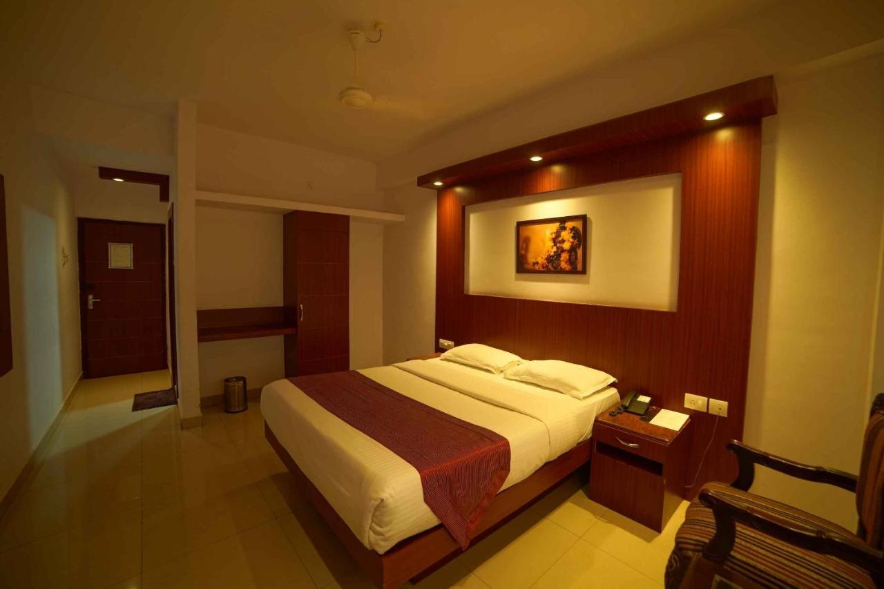 The Vyshakh Hotel Guruvayur Exterior photo