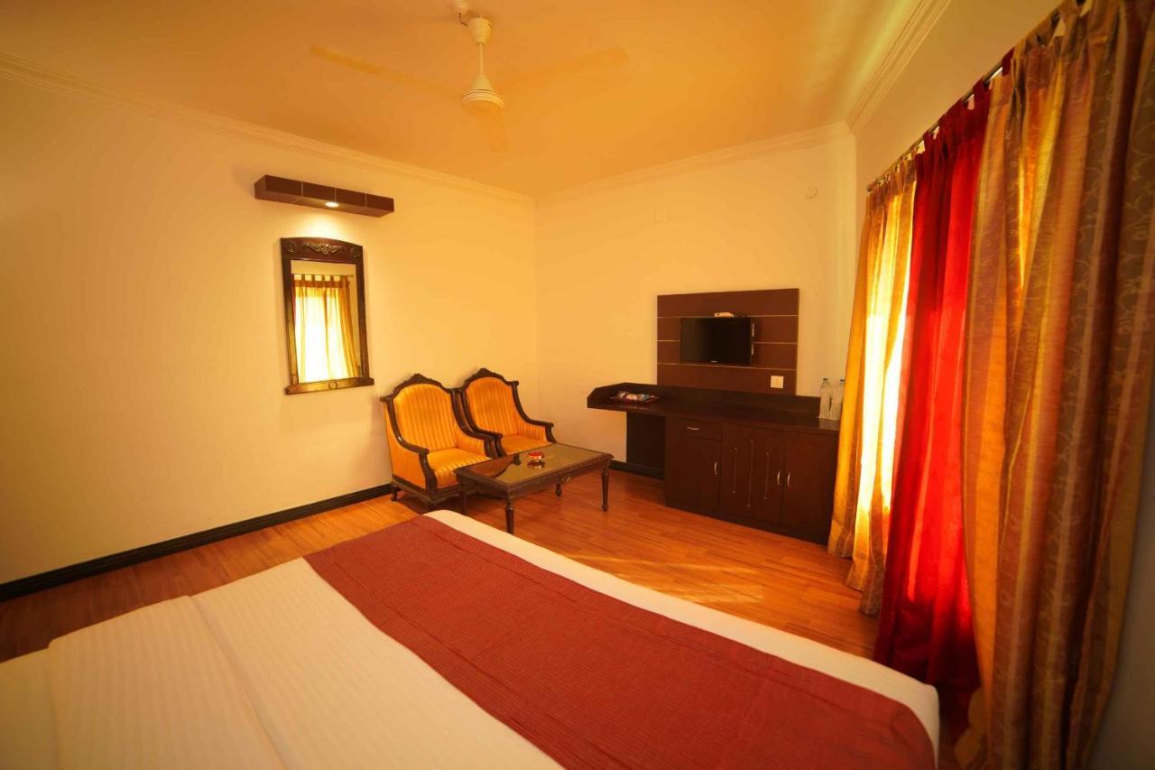The Vyshakh Hotel Guruvayur Exterior photo