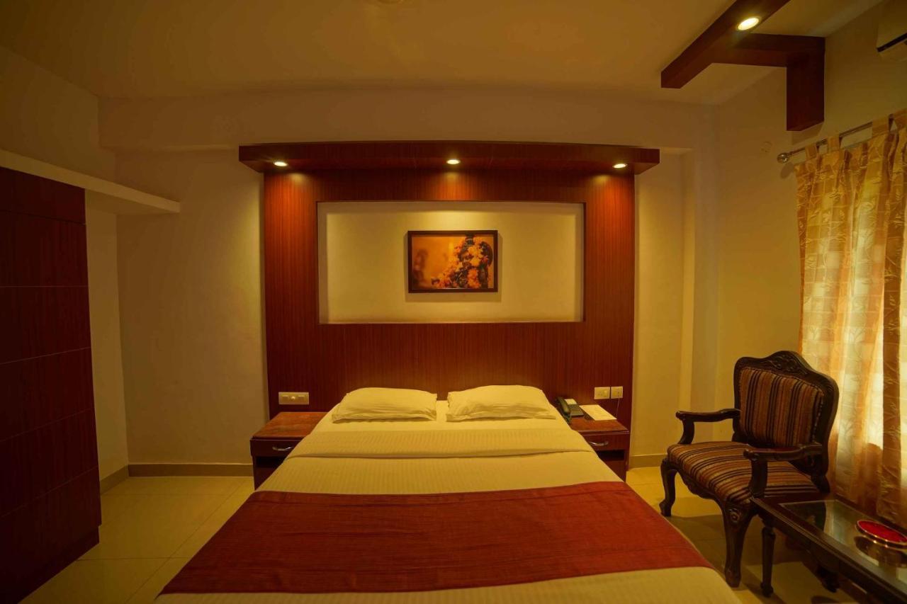 The Vyshakh Hotel Guruvayur Exterior photo