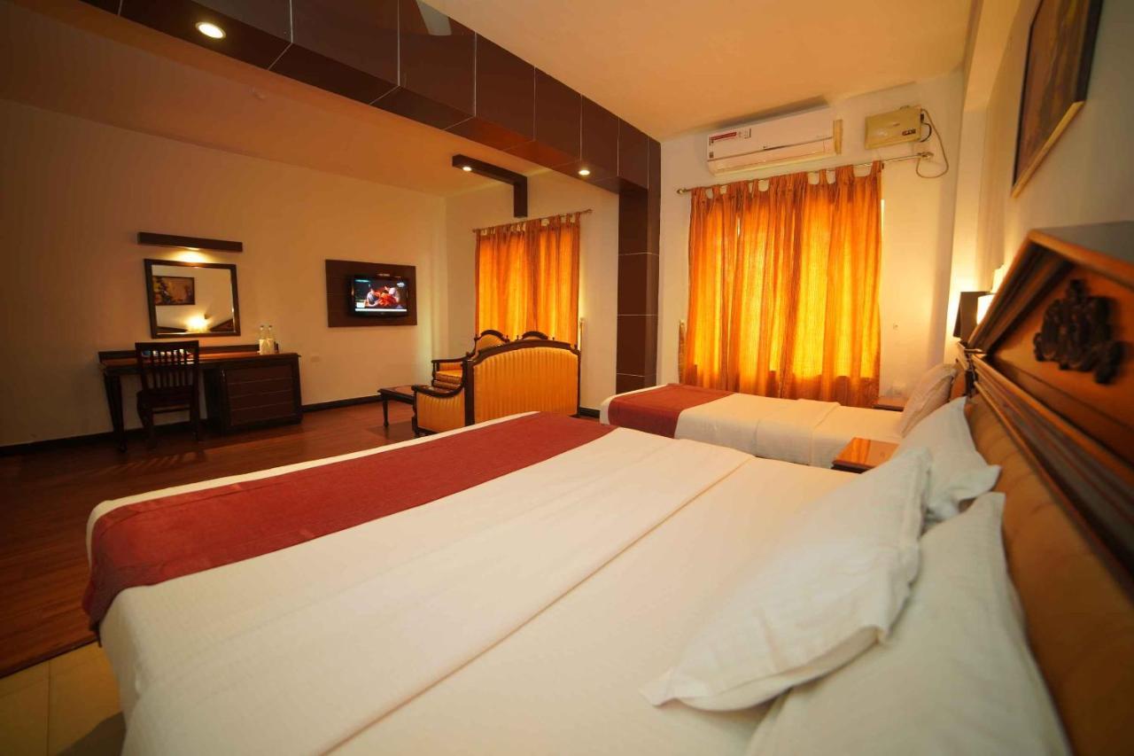 The Vyshakh Hotel Guruvayur Exterior photo