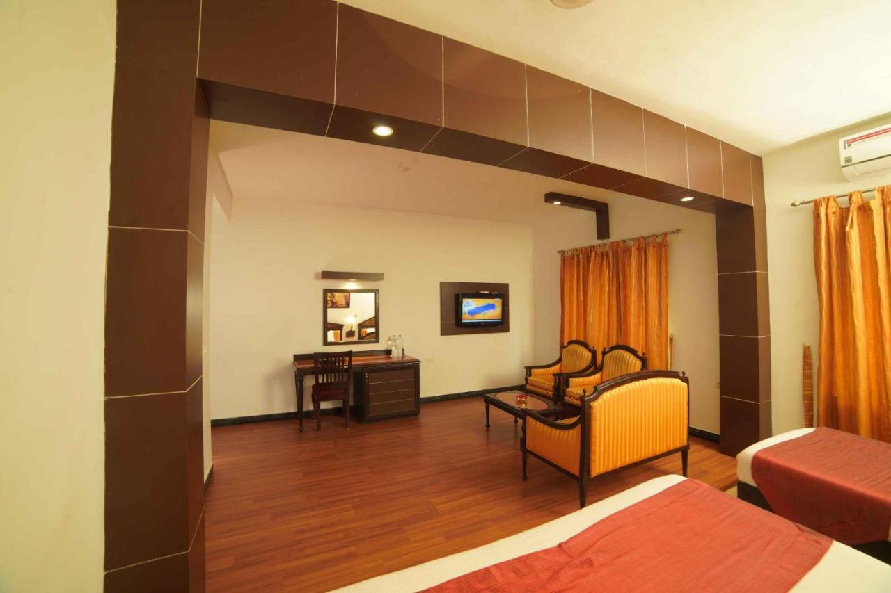 The Vyshakh Hotel Guruvayur Exterior photo