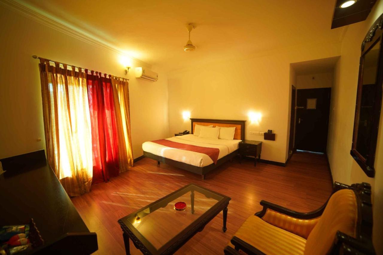 The Vyshakh Hotel Guruvayur Exterior photo