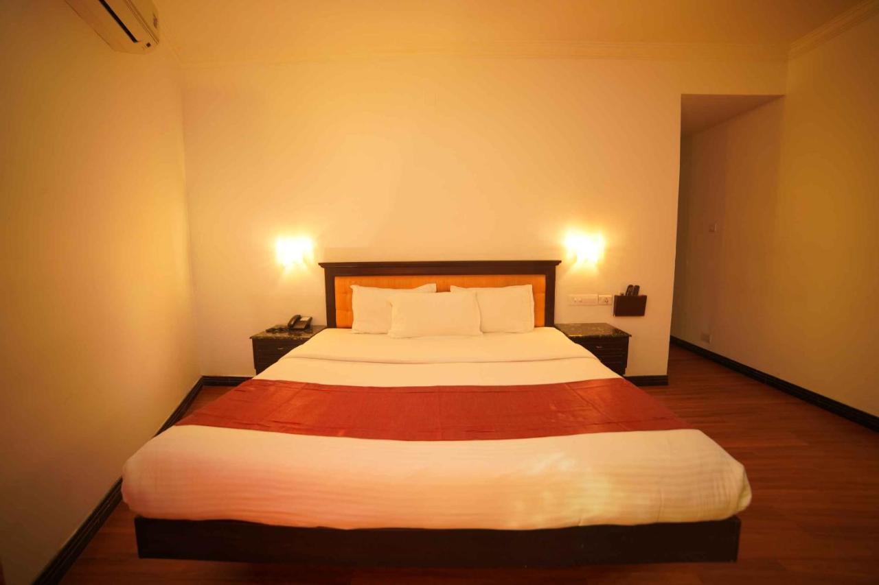 The Vyshakh Hotel Guruvayur Exterior photo