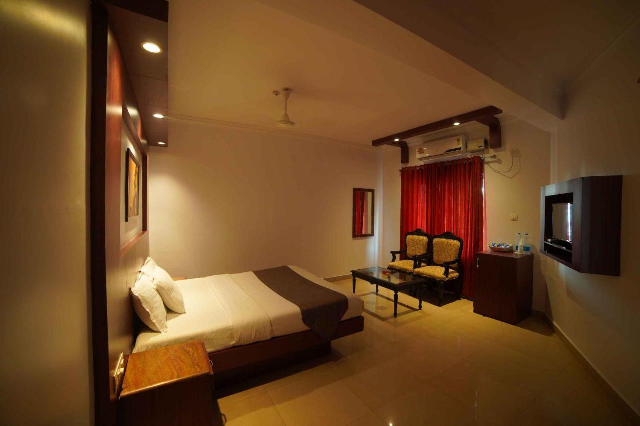 The Vyshakh Hotel Guruvayur Exterior photo