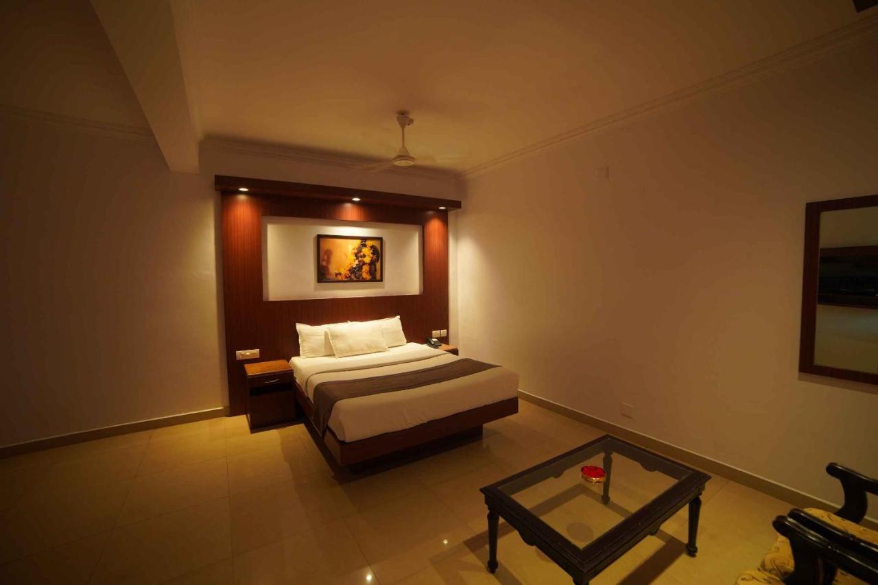 The Vyshakh Hotel Guruvayur Exterior photo