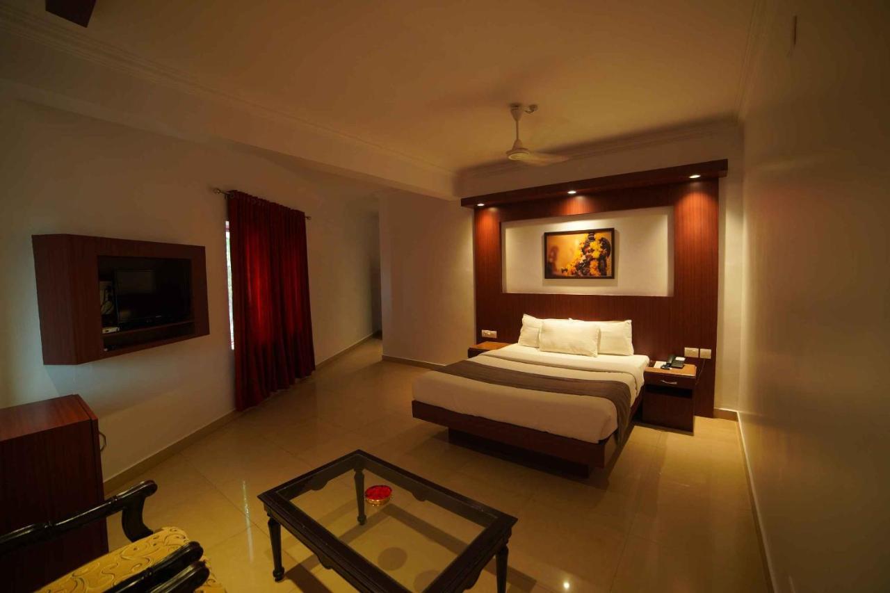 The Vyshakh Hotel Guruvayur Exterior photo
