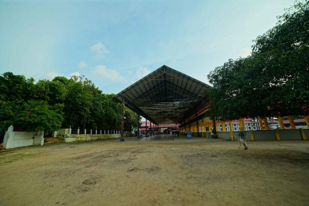 The Vyshakh Hotel Guruvayur Exterior photo