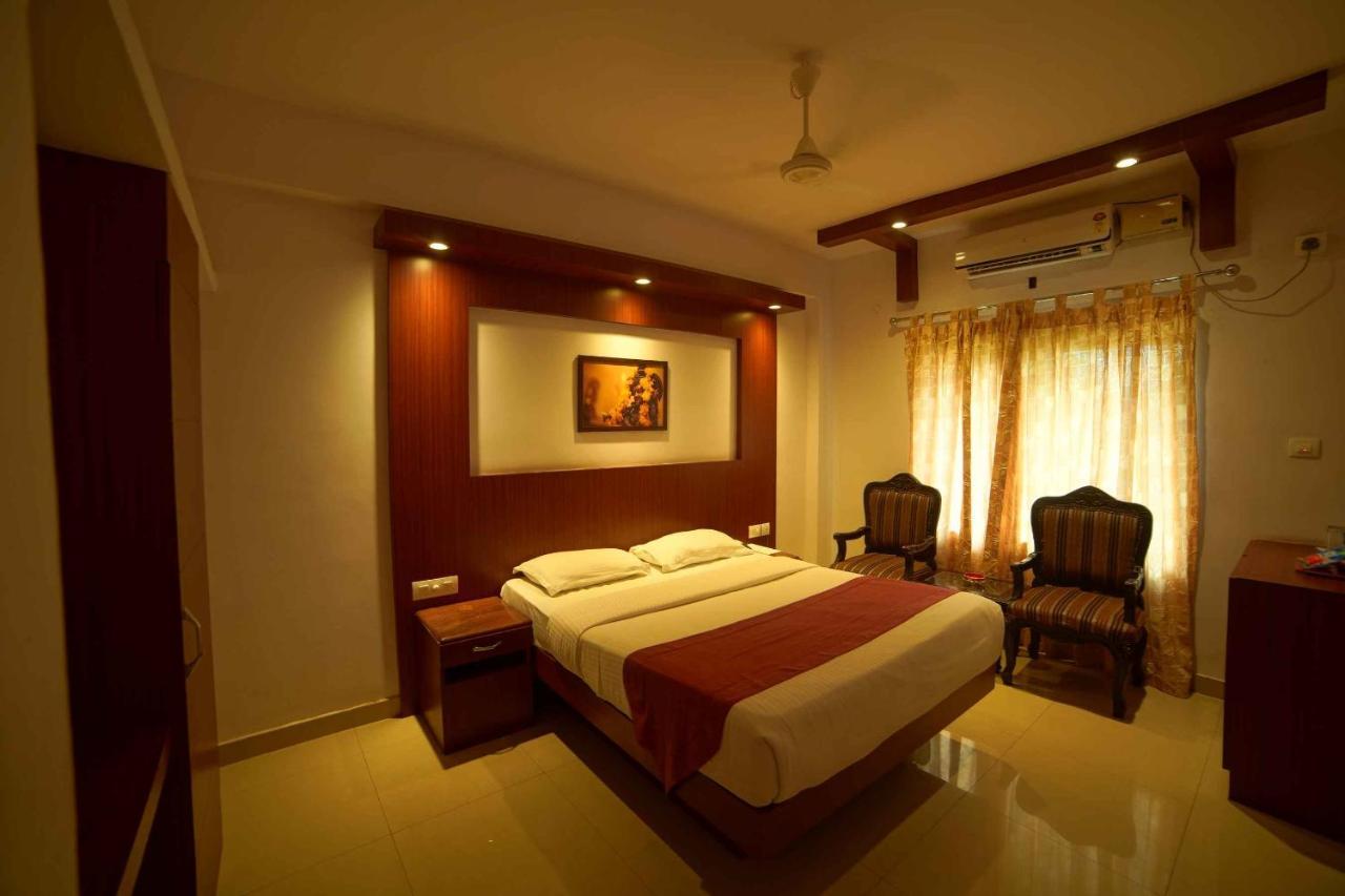 The Vyshakh Hotel Guruvayur Exterior photo
