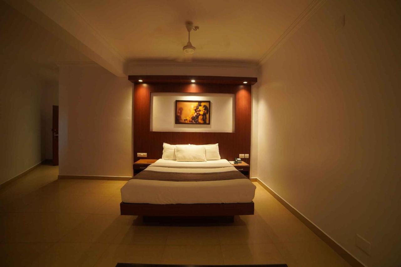 The Vyshakh Hotel Guruvayur Exterior photo