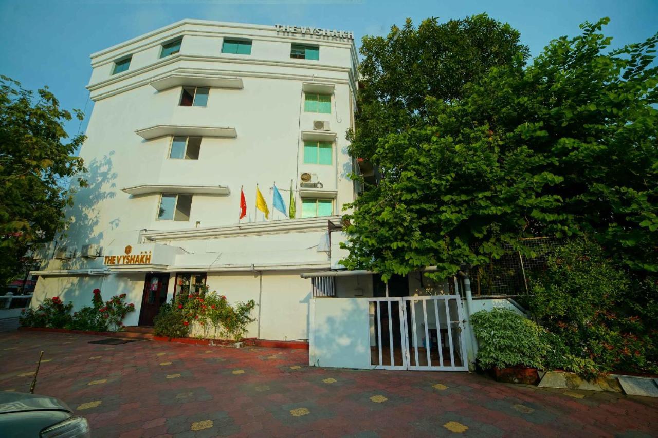 The Vyshakh Hotel Guruvayur Exterior photo