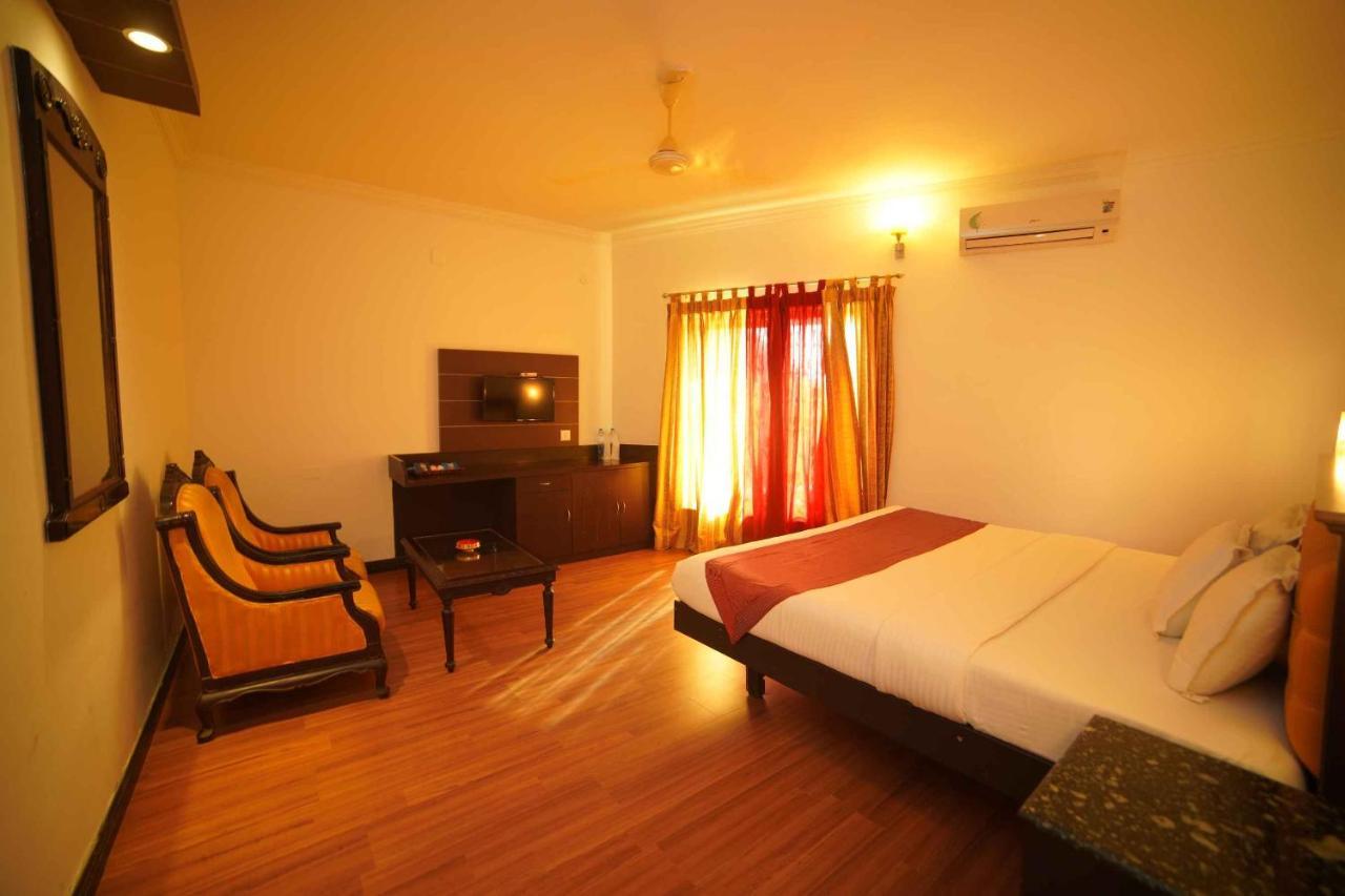 The Vyshakh Hotel Guruvayur Exterior photo