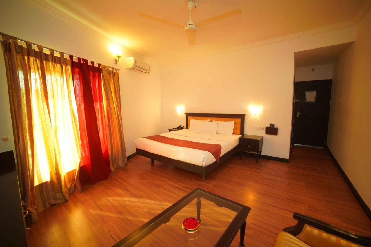The Vyshakh Hotel Guruvayur Exterior photo