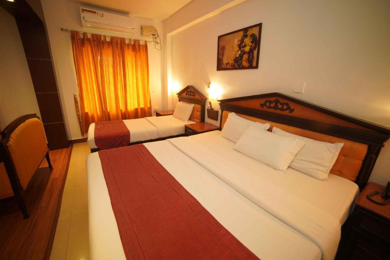 The Vyshakh Hotel Guruvayur Exterior photo