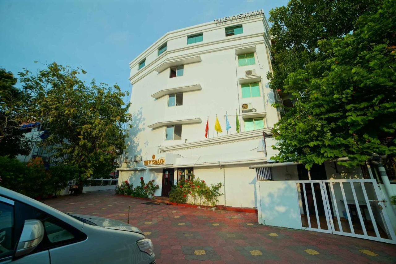 The Vyshakh Hotel Guruvayur Exterior photo