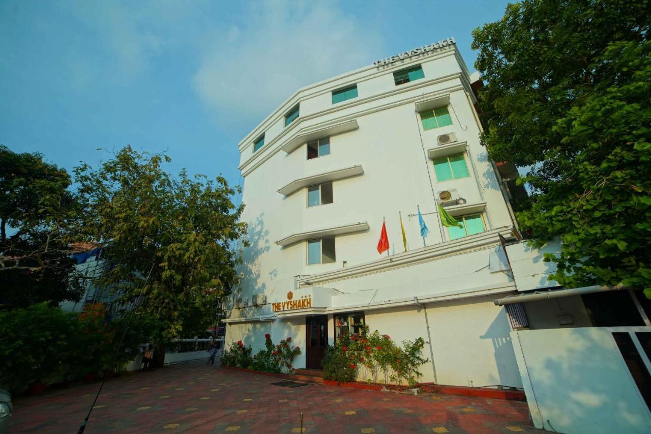 The Vyshakh Hotel Guruvayur Exterior photo
