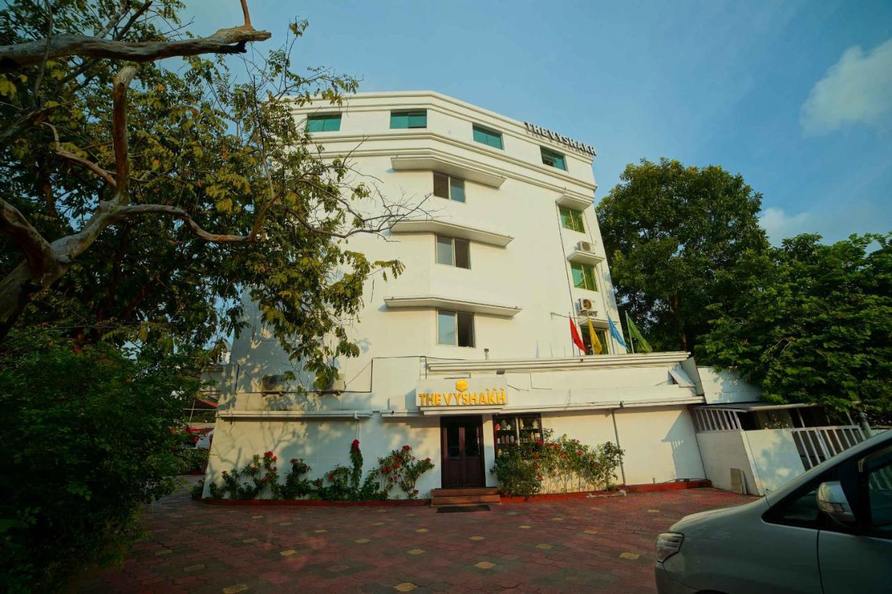 The Vyshakh Hotel Guruvayur Exterior photo